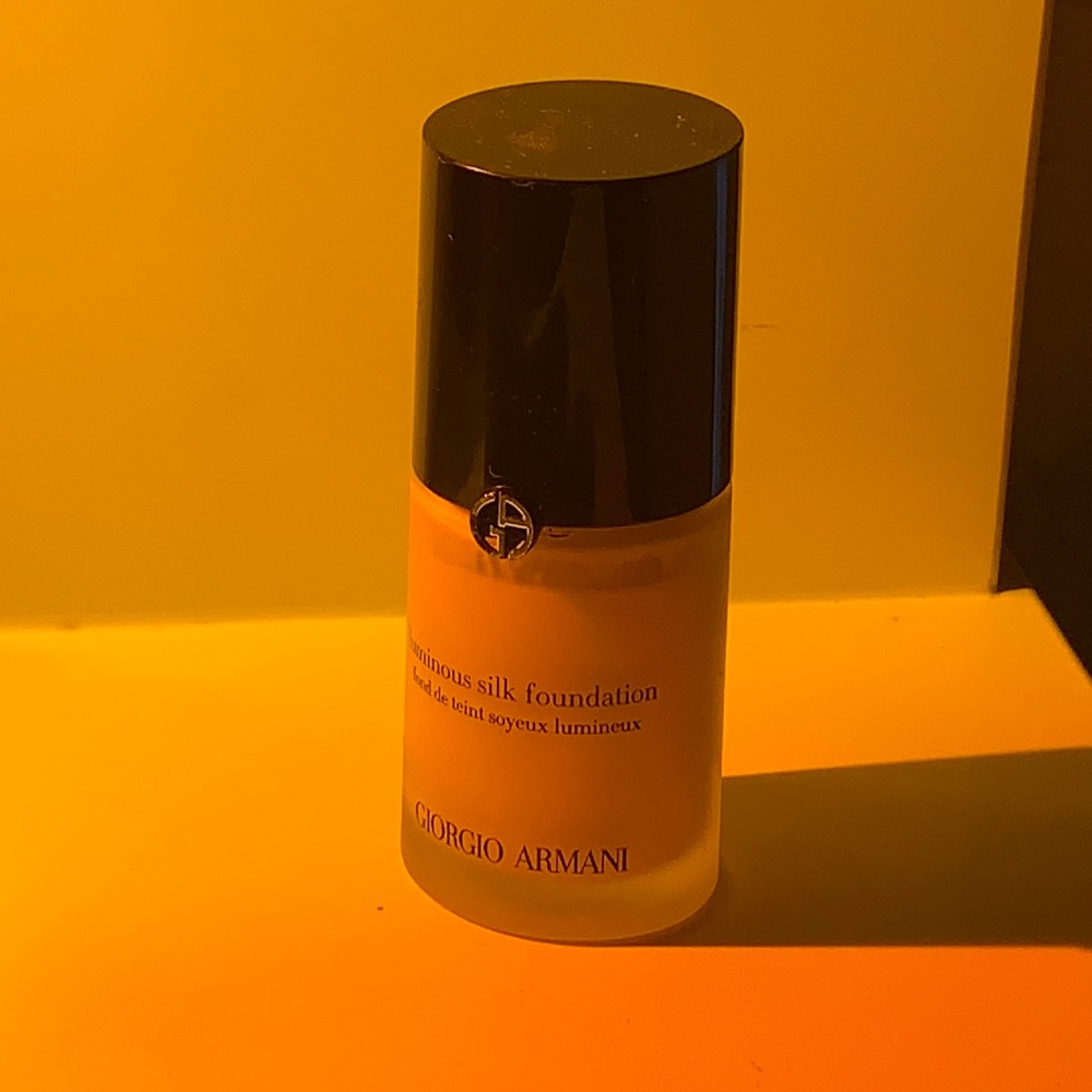 Giorgio Armani luminous silk foundation 4